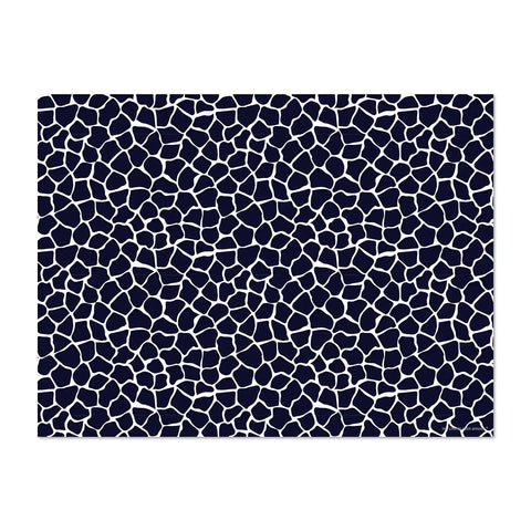 rectangular vinyl placemats featuring a giraffe skin, adding a touch of wild sophistication and elegance to any trendy table setting, 6 different designs of wild animal skins, for a wild table, made in Europe, easy to clean