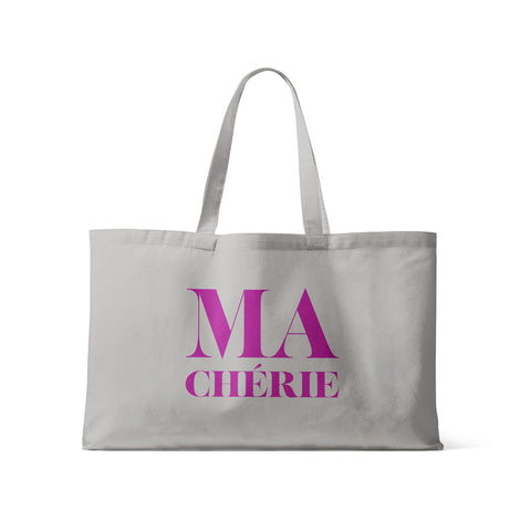 Grey  trendy shopping bag in recycled material with the french message Ma Chérie in pink. Go shopping, go to the beach, go to the sport or put your kids’ stuff in this cool bag. Practical and spacious it will be your partner to carry everything with style and accompanied by a french message. Also an ideal gift for your lover and available in several colors.